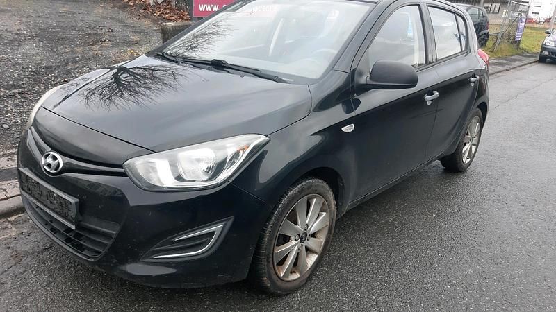 Schwarz Gebraucht 2014 Hyundai i20 Kleinwagen | 2.700 € (Superpreis) - Bild 1/4