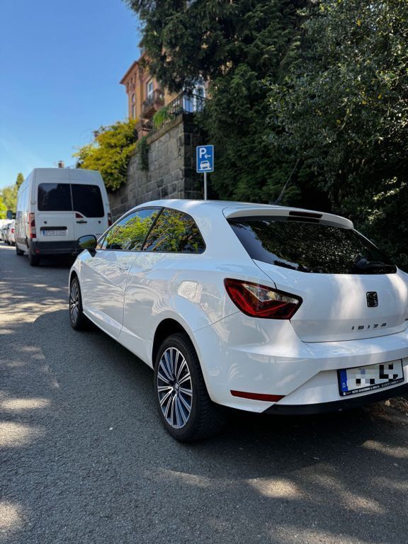Weiß Gebraucht 2016 Seat Ibiza SC CONNECT Kleinwagen | 6.500 € (Fairer Preis) - Bild 1/4