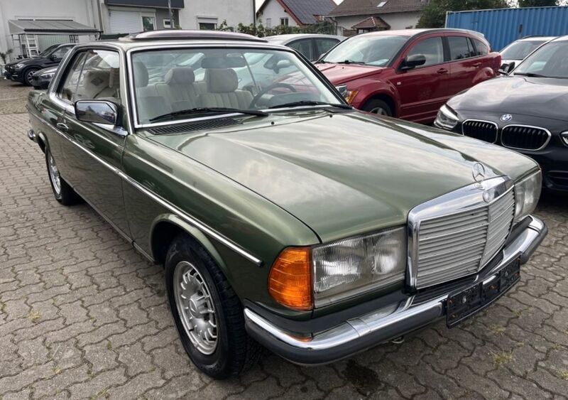 Gebraucht Mercedes 230 136 PS (100 kW) 1983 Grün Coupé