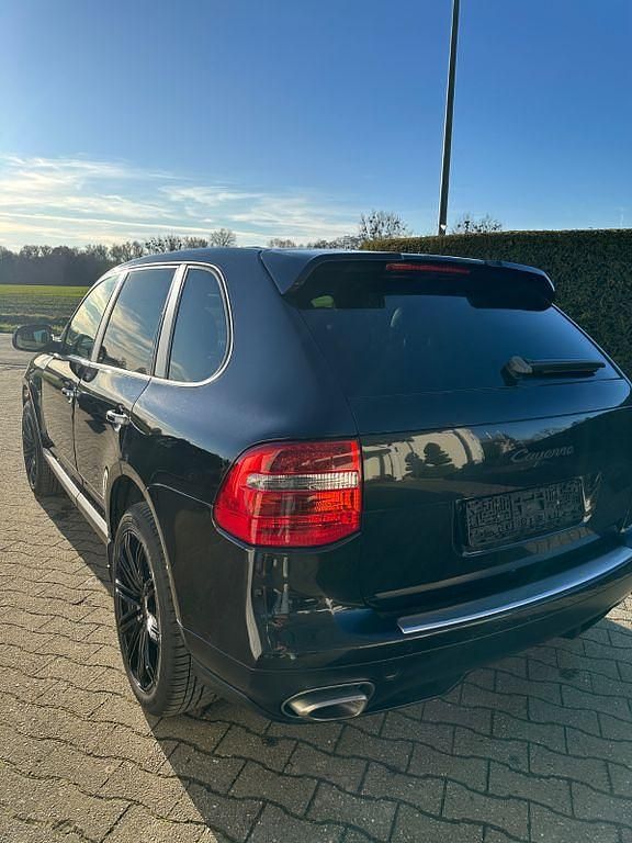 Second-hand Porsche Cayenne 241 CP (177 kW) 2009 Negru SUV