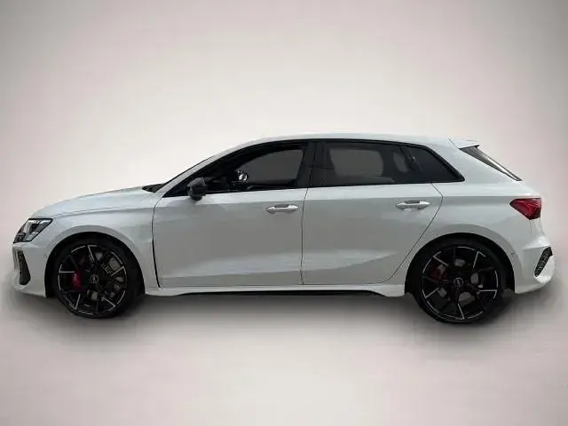 Gebraucht Audi RS3 Comfort 400 PS (294 kW) 2024 Manufacturer Limousine