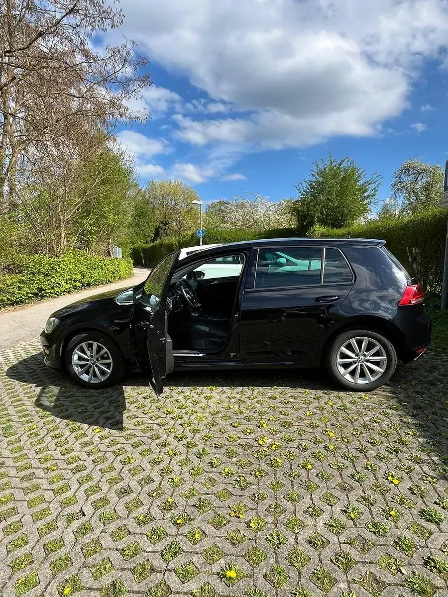 Gebraucht VW Golf VII LOUNGE 125 PS (91 kW) 2015 Schwarz Limousine