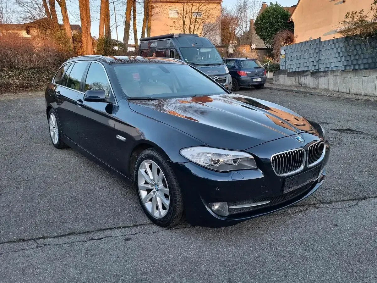 Gebraucht BMW 525 218 PS (160 kW) 2012 Blau Kombi