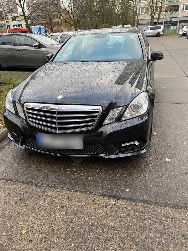 Second-hand Mercedes E250 258 CP (189 kW) 2009 Negru Berlinǎ