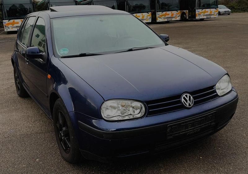Blau Gebraucht 1998 VW Golf Basis Limousine | 1.600 € (Superpreis) - Bild 1/4