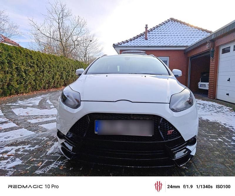 Gebraucht Ford Focus ST 250 PS (183 kW) 2014 Weiß Kombi