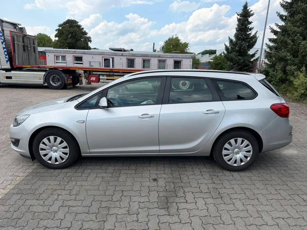 Gebraucht Opel Astra Edition 110 PS (80 kW) 2014 Silber Kombi