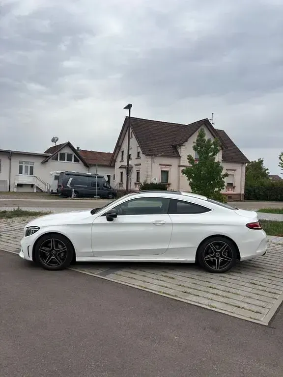 Gebraucht Mercedes C300 AMG line 258 PS (189 kW) 2022 Weiß Coupé