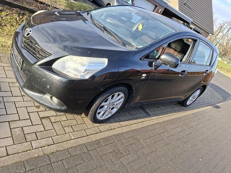 Schwarz Gebraucht 2011 Toyota Verso Van / Kleinbus | 2.800 € (Guter Preis) - Bild 1/4