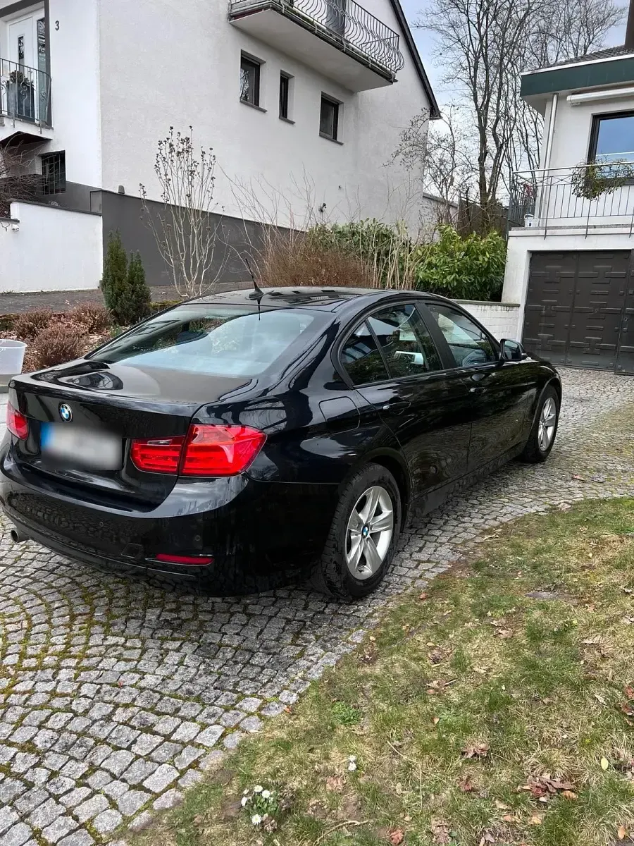 Gebraucht BMW 318 143 PS (105 kW) 2016 Schwarz Limousine