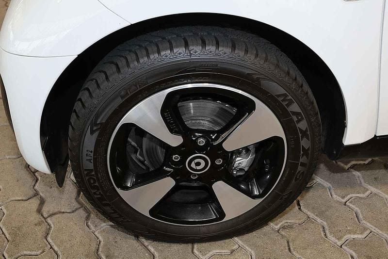 Gebraucht Smart ForTwo Coupé 60 kW (82 PS) 2020 Bodypanels in white Kleinwagen