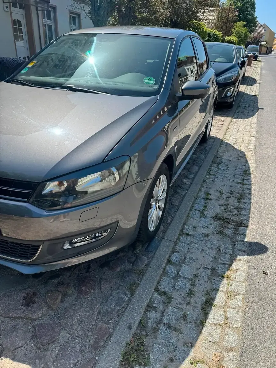 Gebraucht VW Polo 90 PS (66 kW) 2013 Grau Kleinwagen