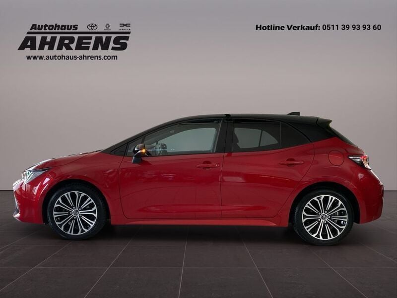 Gebraucht Toyota Corolla Club 122 PS (89 kW) 2019 Karminarot metallic, dach schwarz Limousine