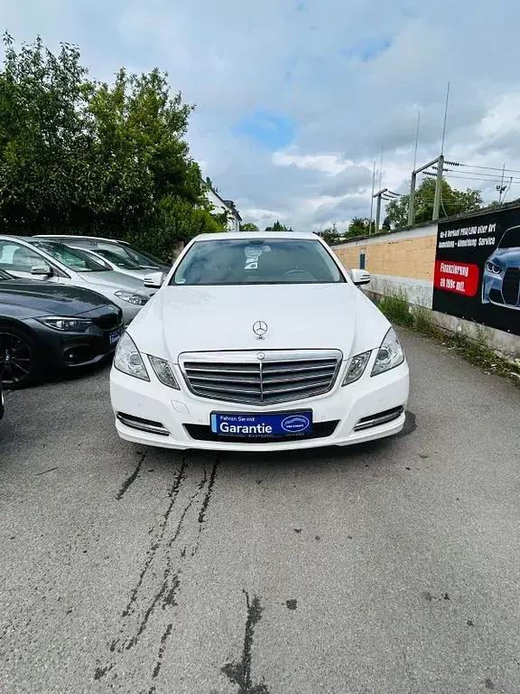Gebraucht Mercedes E220 170 PS (125 kW) 2013 Weiß Limousine