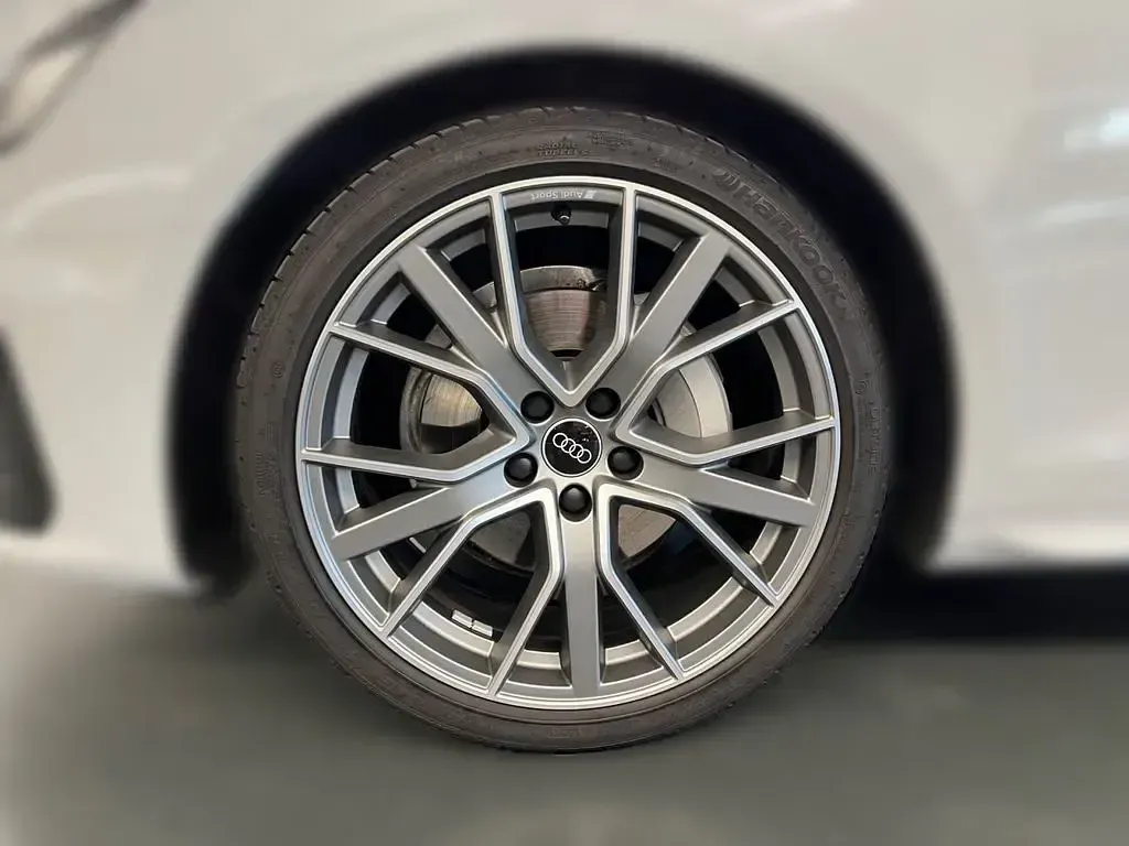 Gebraucht Audi A4 S-Line 204 PS (150 kW) 2023 Gletscherweiß metallic Kombi