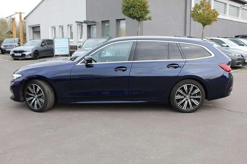 Gebraucht BMW 330 286 PS (210 kW) 2023 Tansanitblau ii metallic Kombi