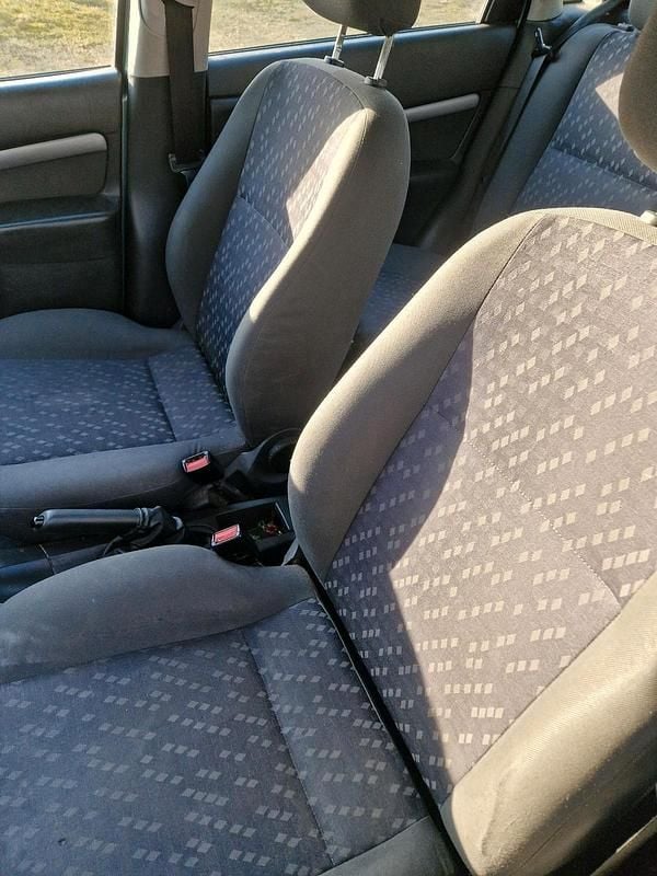 Second-hand Ford Focus 100 CP (73 kW) 1999 Albastru Hatchback