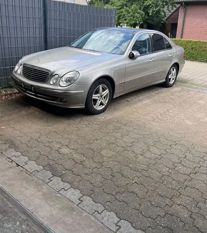 Gebraucht Mercedes E280 Avantgarde 190 PS (139 kW) 2005 Grau Limousine