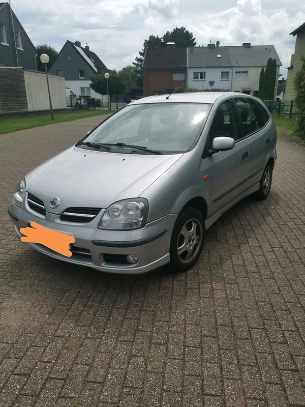 Silber Gebraucht 2003 Nissan Almera Tino Van / Kleinbus | 1.800 € (Guter Preis) - Bild 1/4