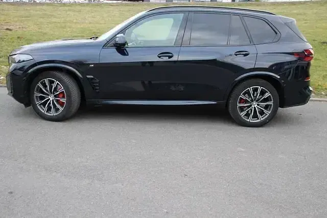 Gebraucht BMW X5 M Sport 352 PS (258 kW) 2024 Carbonschwarz metallic SUV