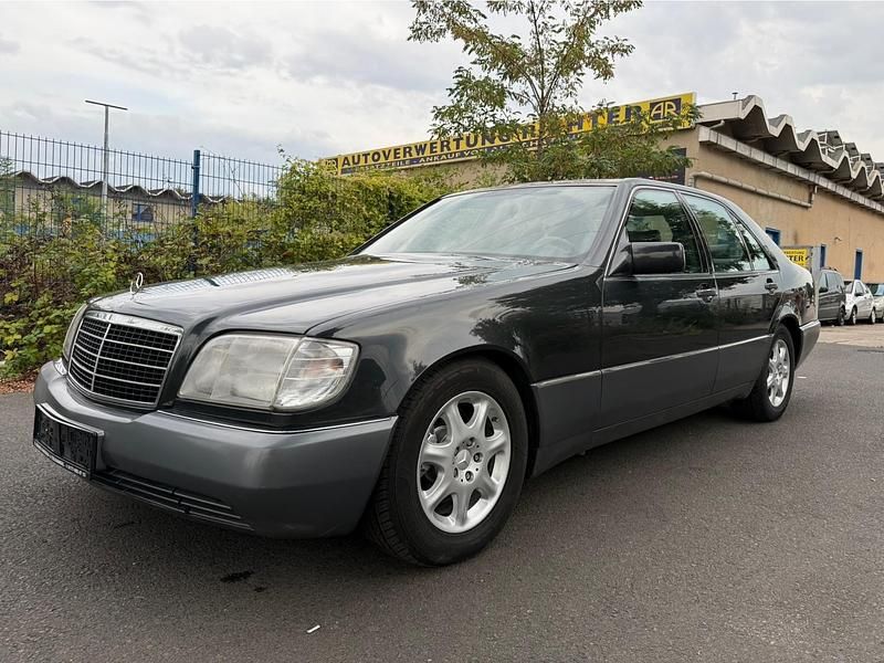 Grau Gebraucht 1993 Mercedes S280 Limousine | 10.000 € - Bild 1/4
