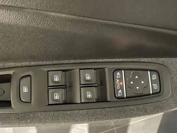 Gebraucht Renault Captur Intens 158 PS (116 kW) 2022 Blanc qnc+ noir gne SUV