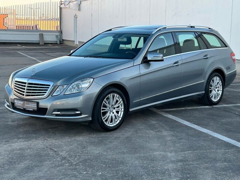 Silber Gebraucht 2012 Mercedes E200 Kombi | 9.140 € (Superpreis) - Bild 1/4