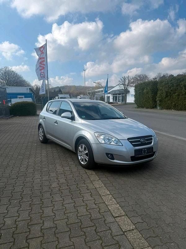 Gebraucht Kia Ceed 109 PS (80 kW) 2007 Silber Kleinwagen