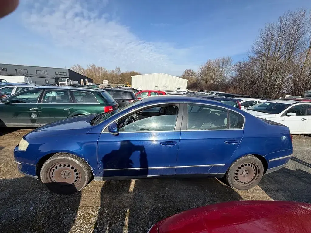 Gebraucht VW Passat Comfortline 140 PS (102 kW) 2005 Blau Limousine