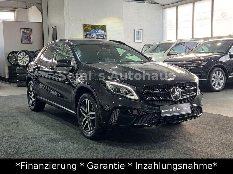 Gebraucht Mercedes GLA220 177 PS (130 kW) 2017 Schwarz SUV