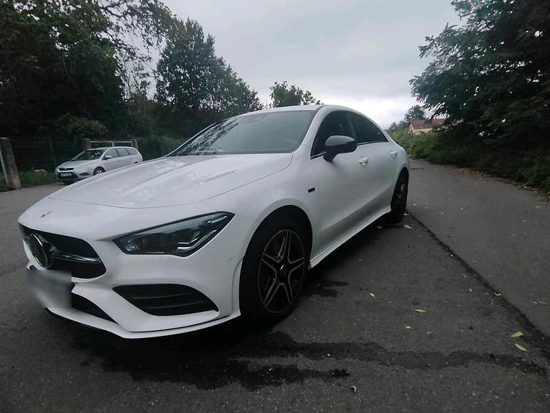 Gebraucht Mercedes CLA250e 160 PS (117 kW) 2021 Weiß Limousine