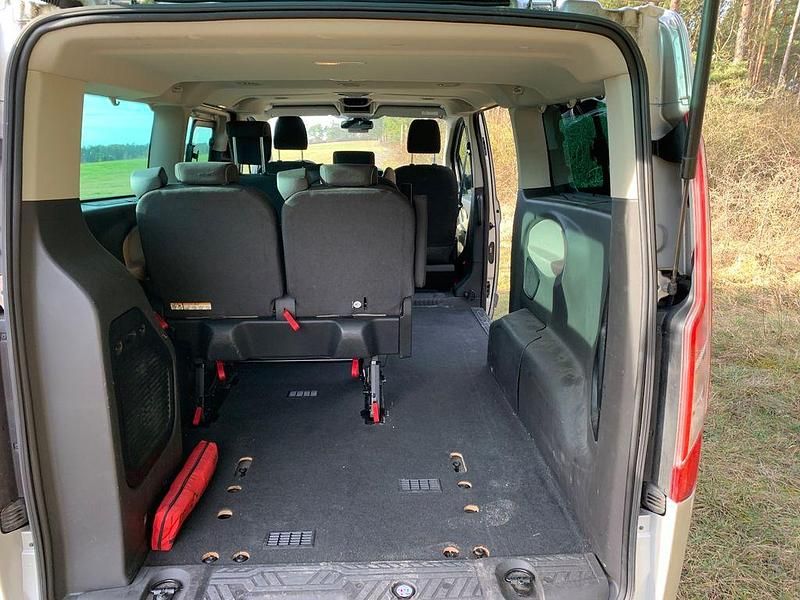 Gebraucht Ford Tourneo 155 PS (114 kW) 2015 Silber Van / Kleinbus