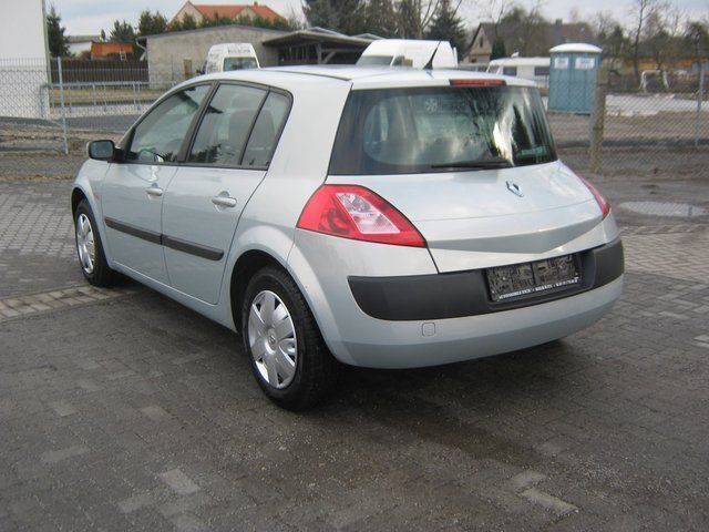 Gebraucht Renault Mégane II 113 PS (83 kW) 2003 Silber metallic Limousine