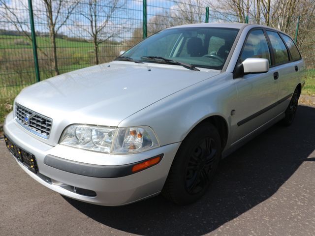 Grau Gebraucht 2004 Volvo V40 Kombi | 890 € (Guter Preis) - Bild 1/4