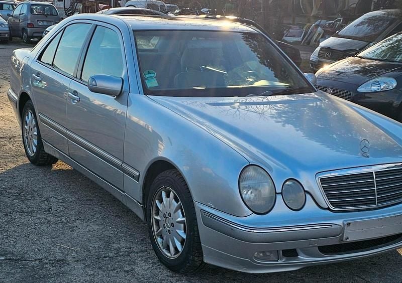 Gebraucht Mercedes E200 165 PS (121 kW) 2000 Grau Limousine