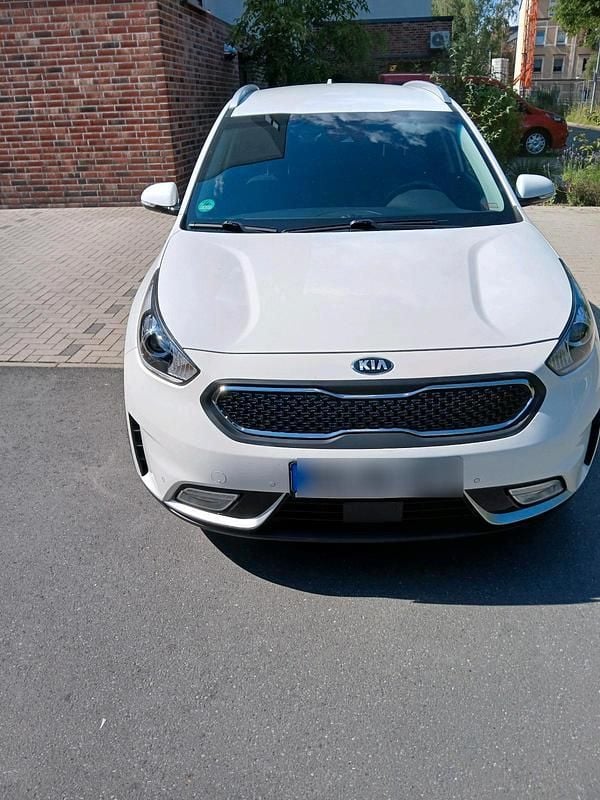 Weiß Gebraucht 2018 Kia Niro Spirit SUV | 18.000 € (Fairer Preis) - Bild 1/4