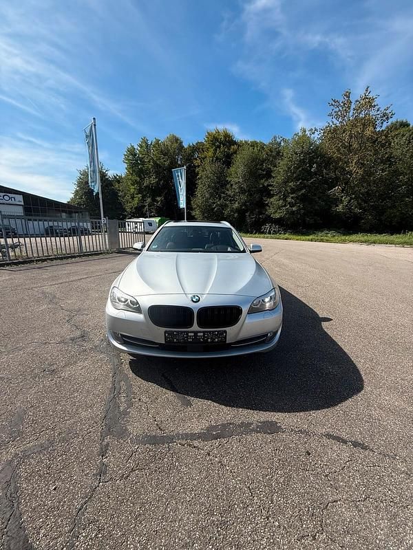 Silber Gebraucht 2012 BMW 525 Kombi | 13.500 € (Fairer Preis) - Bild 1/4