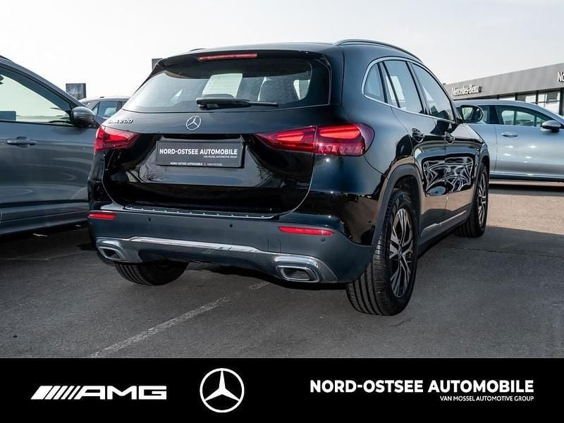 Gebraucht Mercedes GLA200 Progressive 163 PS (119 kW) 2025 Metalliclack kosmosschwarz SUV