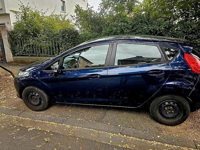 Blau Gebraucht 2010 Ford Fiesta Kleinwagen | 2.700 € (Guter Preis) - Bild 1/4