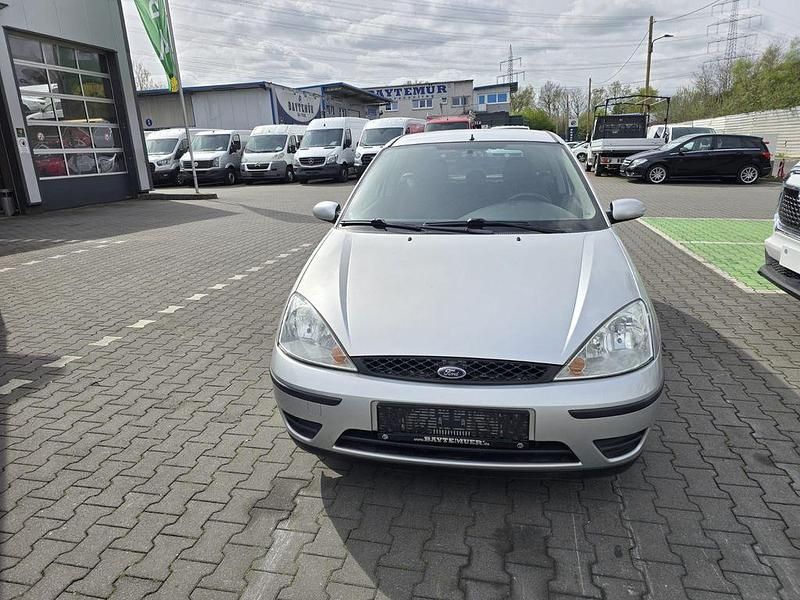 Second-hand Ford Focus Ambiente 101 CP (74 kW) 2004 Gri Berlinǎ