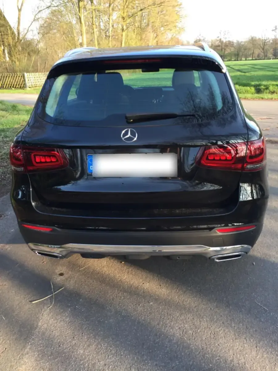 Gebraucht Mercedes GLC200 163 PS (119 kW) 2022 Schwarz SUV