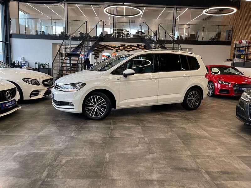 Weiß Gebraucht 2019 VW Touran Join Van / Kleinbus | 12.899 € (Etwas zu teuer) - Bild 1/4