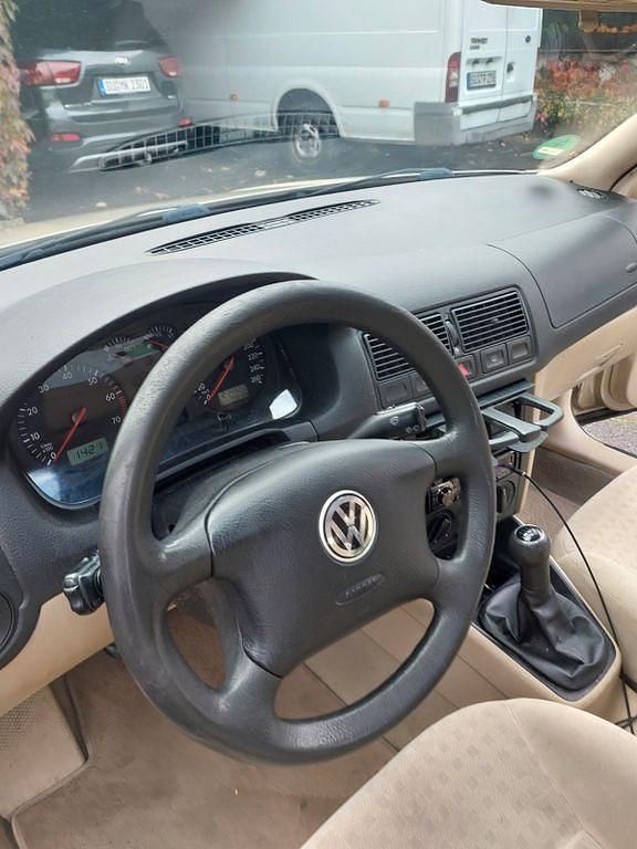Beige Gebraucht 2001 VW Golf IV Comfortline Kombi | 2.499 € (Etwas zu teuer) - Bild 1/4