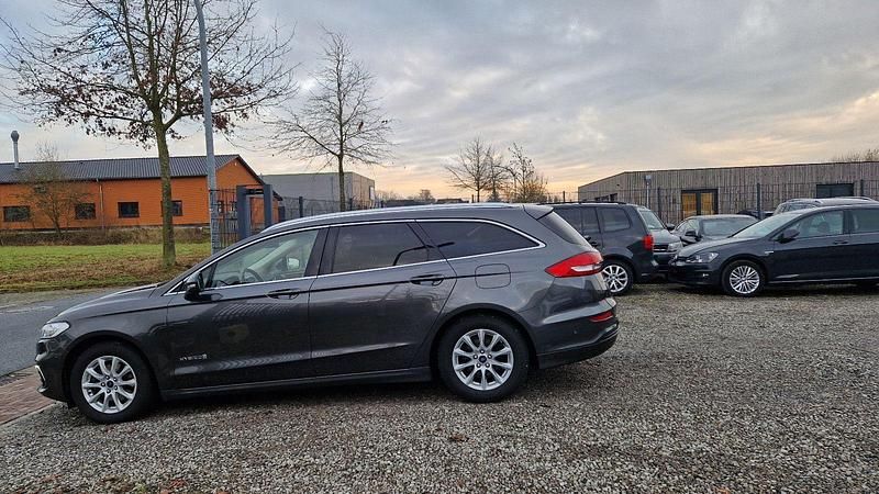 Gebraucht Ford Mondeo 140 PS (102 kW) 2019 Grau Kombi