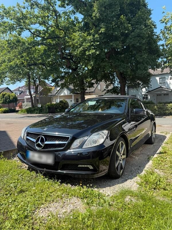 Schwarz Gebraucht 2010 Mercedes E250 Cabrio | 10.500 € (Guter Preis) - Bild 1/4