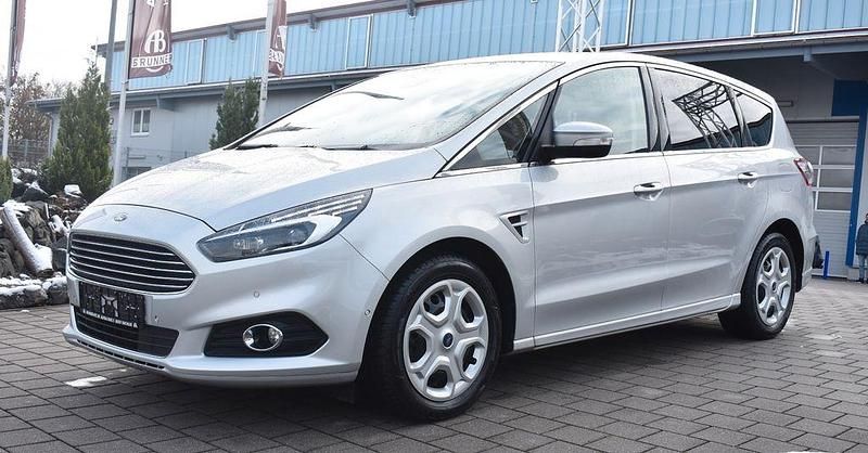 Gebraucht Ford S-MAX Titanium 241 PS (177 kW) 2019 Silber Van / Kleinbus