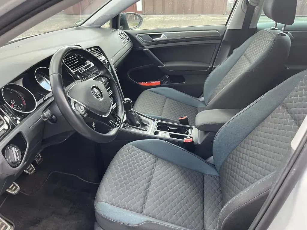 Gebraucht VW Golf VII IQ Drive 116 PS (85 kW) 2019 Weiß Limousine