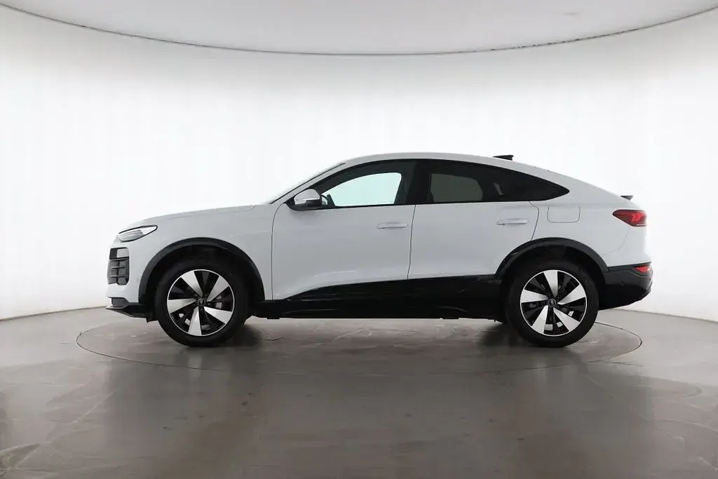 Gebraucht Audi Q6 Sportback e-tron Ambiente 185 kW (252 PS) 2025 Gletscherweiss SUV