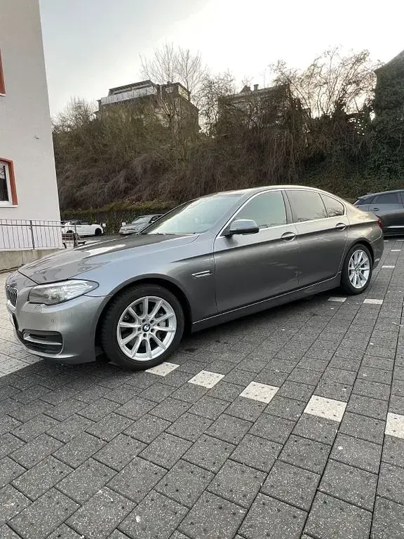 Gebraucht BMW 530 258 PS (189 kW) 2015 Grau Limousine