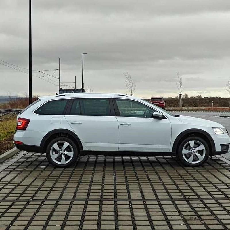 Gebraucht Skoda Octavia 184 PS (135 kW) 2020 Weiß Kombi